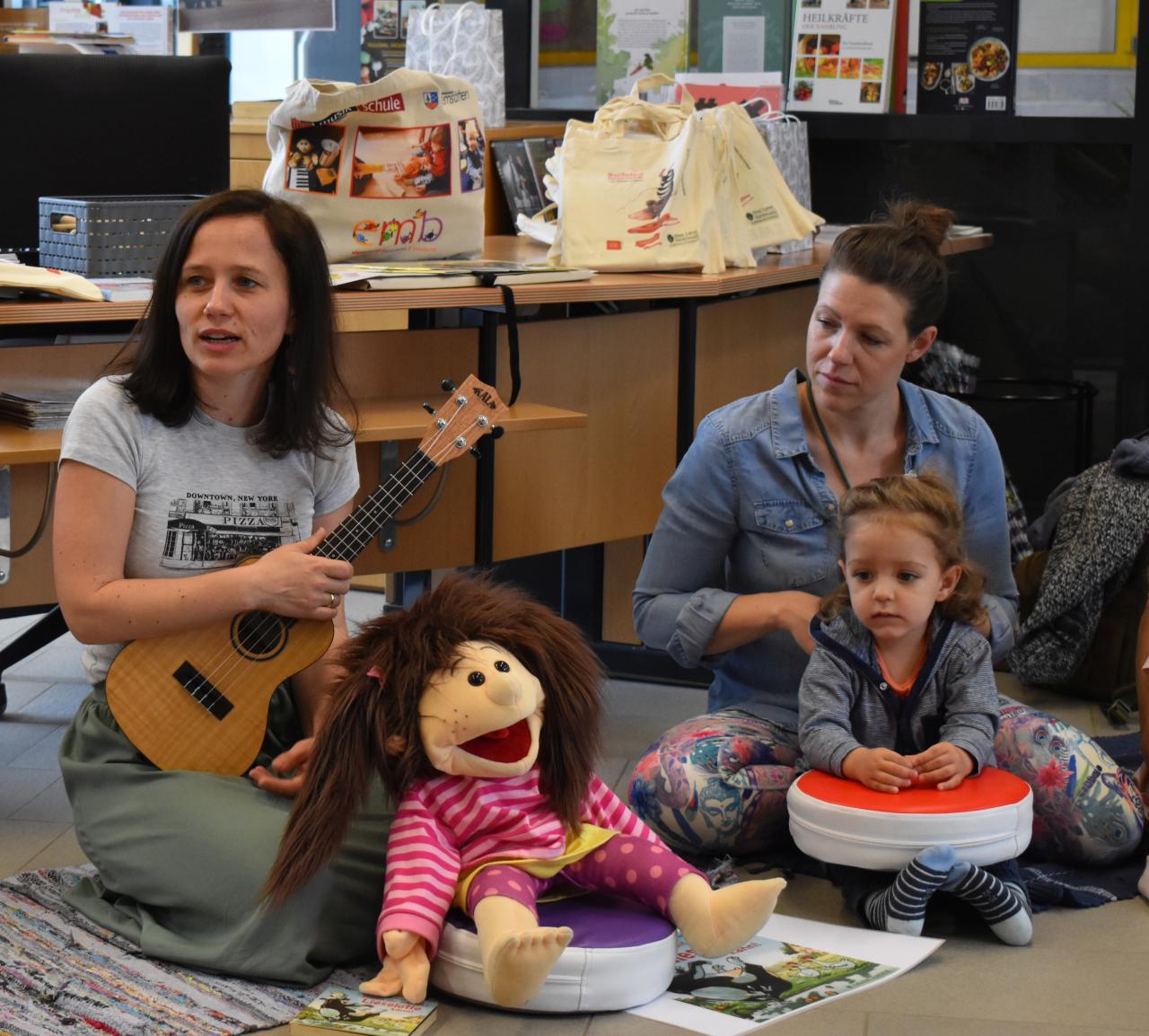 Zwertgerltreffen in der Bibliothek / Buchstart