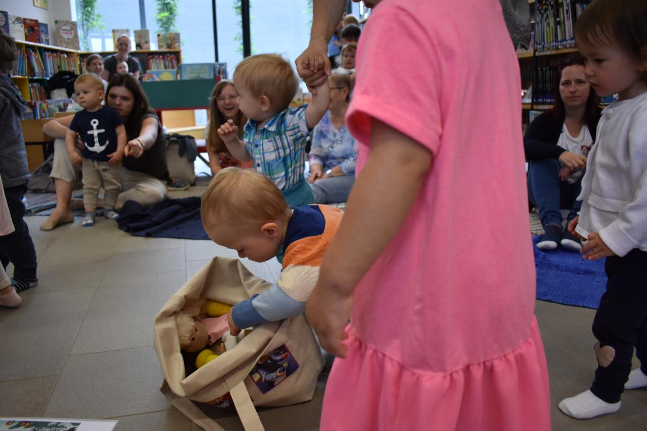 Zwergerltreffen in der Bibliothek / Buchstart