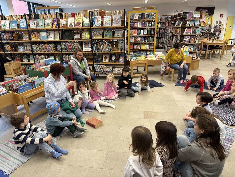 Kindergartenbesuch in der Bibliothek