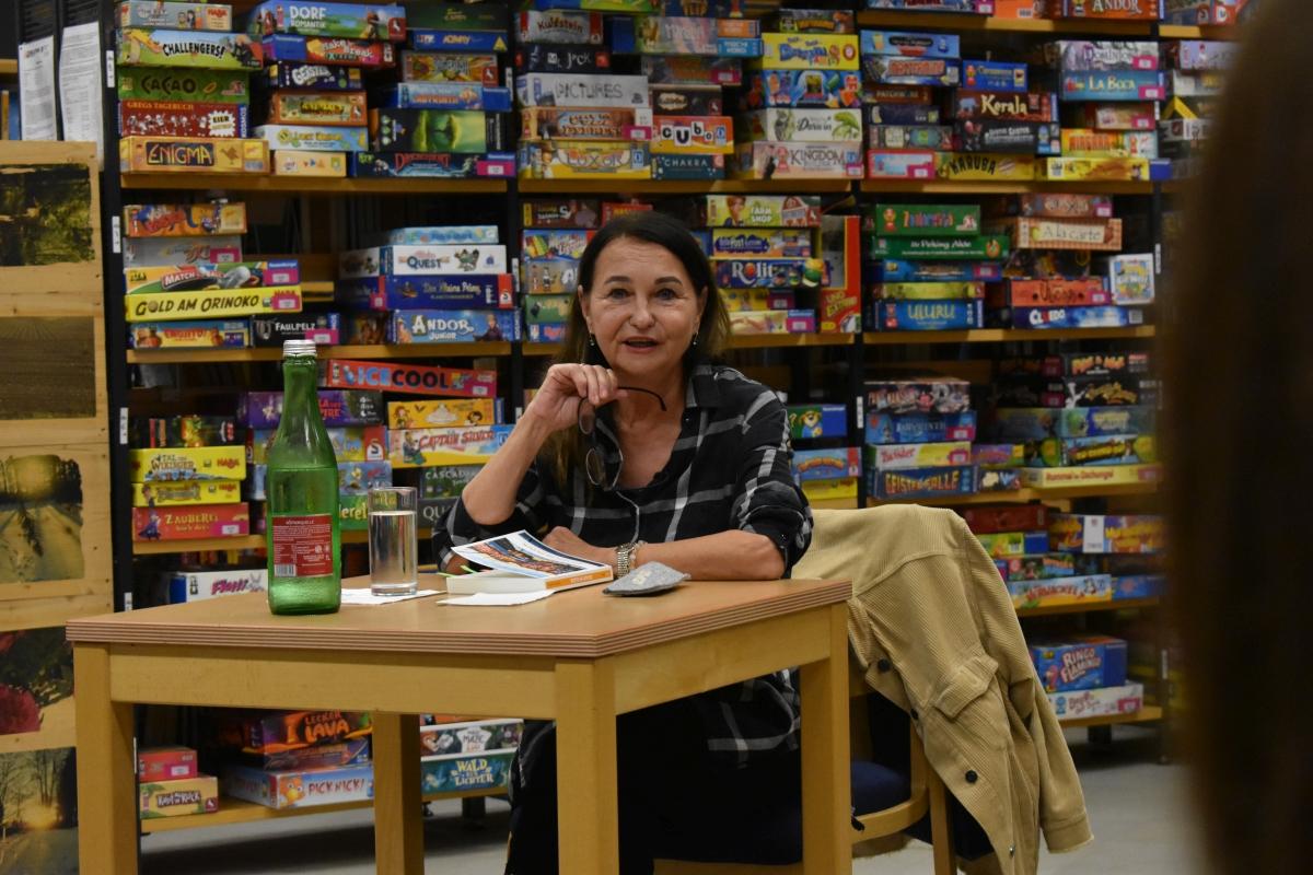 Krimilesung mit Andrea Nagele in der Bibliothek Premstätten