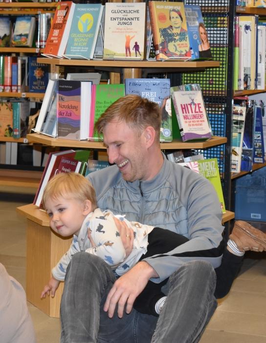 Laternenfest mit dem Zwergerltreffen der Pfarre in der Bibliothek
