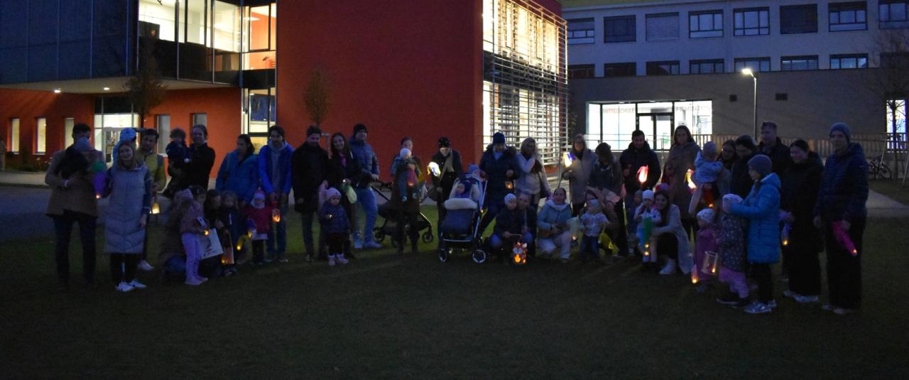Laternenfest mit dem Zwergerltreffen der Pfarre in der Bibliothek